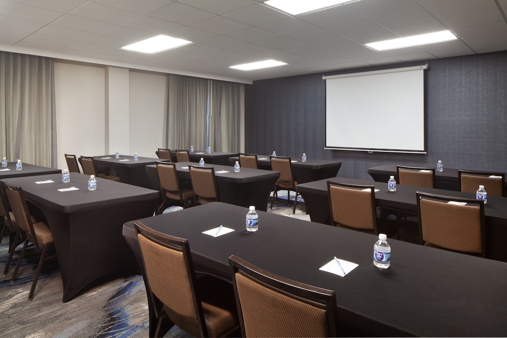 Fairfield Inn & Suites by Marriott Charleston - photo 33