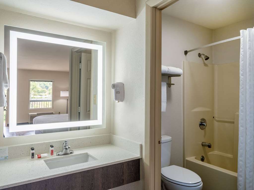 Days Inn by Wyndham Clemson - photo 17