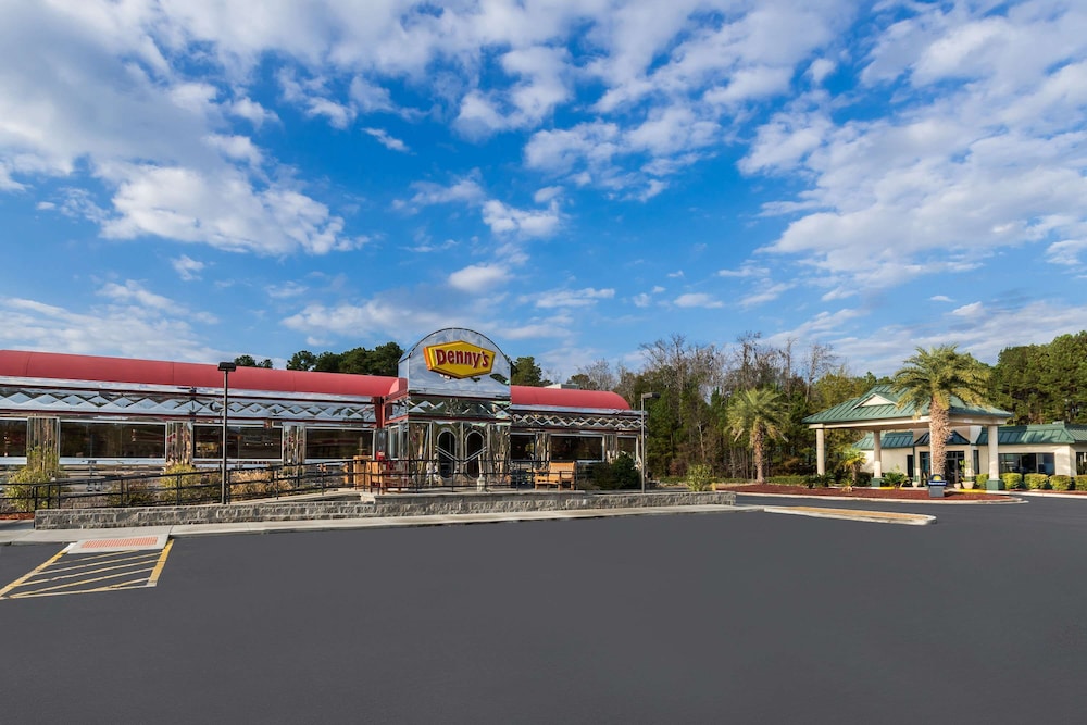 Days Inn by Wyndham Richmond Hill Savannah - photo 16