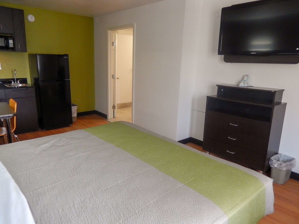 Studio 6 Houston TX Intercontinental Airport South - photo 5
