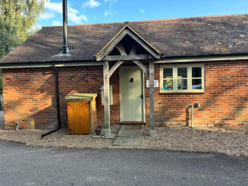 The Old Cricket pavilion Bodiam East Sussex — hotel in Robertsbridge