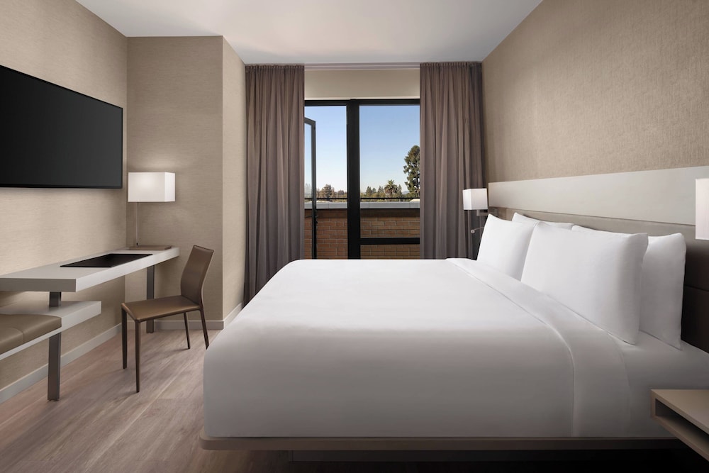 AC Hotel by Marriott Santa Rosa Sonoma Wine Country - photo 13