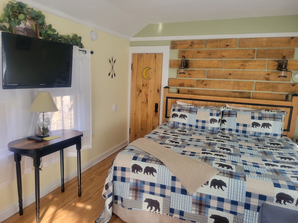 2 River Road Inn & Cottages - photo 23