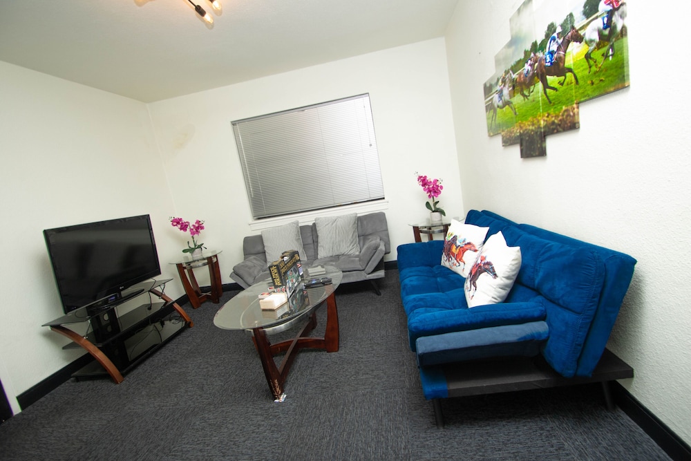 Vintage Elegance Condo Steps Away From Casino Hot Springs - photo 12