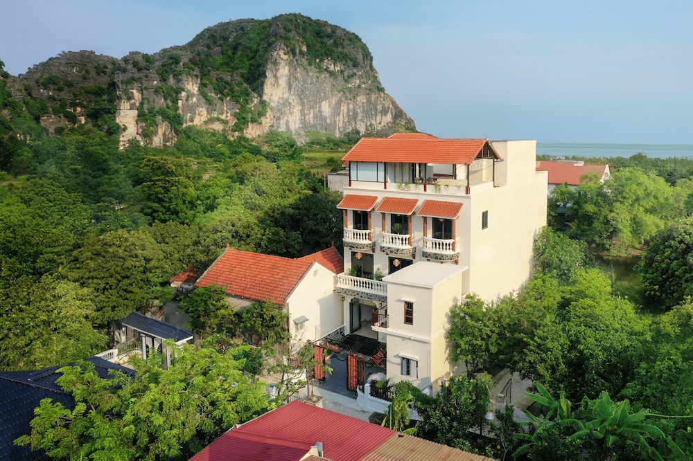 Le Grande TamCoc Retreat in Ninh Binh, Vietnam