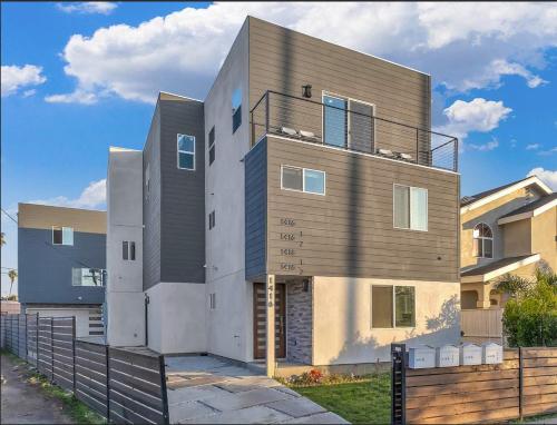 Modern 3BR Home in Mid City — 5-Star Luxury Hotel in Los Angeles, United States