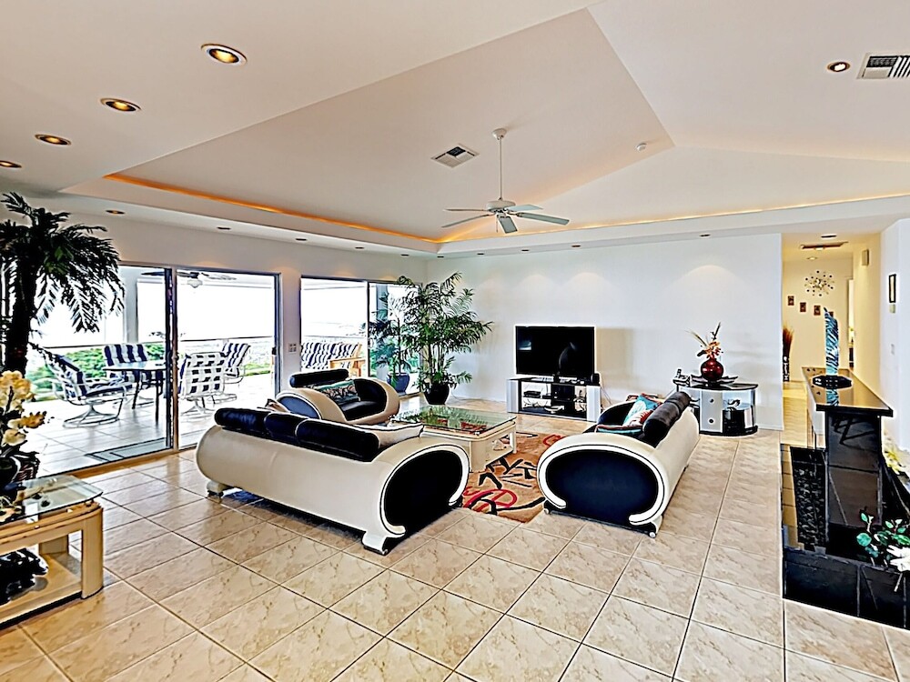 Kahakai Estates Hale — 4-Star Luxury Hotel in Kailua-Kona, United States