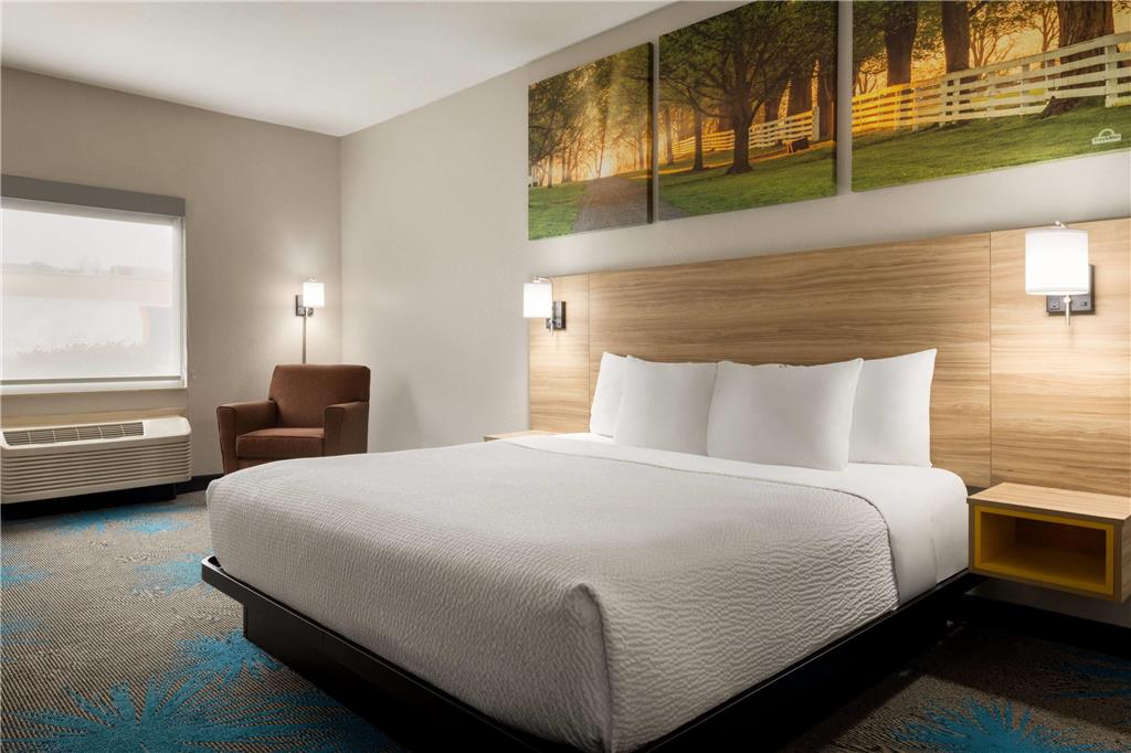 Days Inn & Suites by Wyndham Prattville Montgomery - photo 10