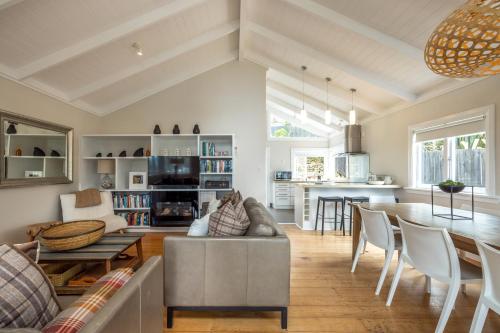 Cape Cottage Stay Waiheke — 4-Star Luxury Hotel in Auckland, New Zealand
