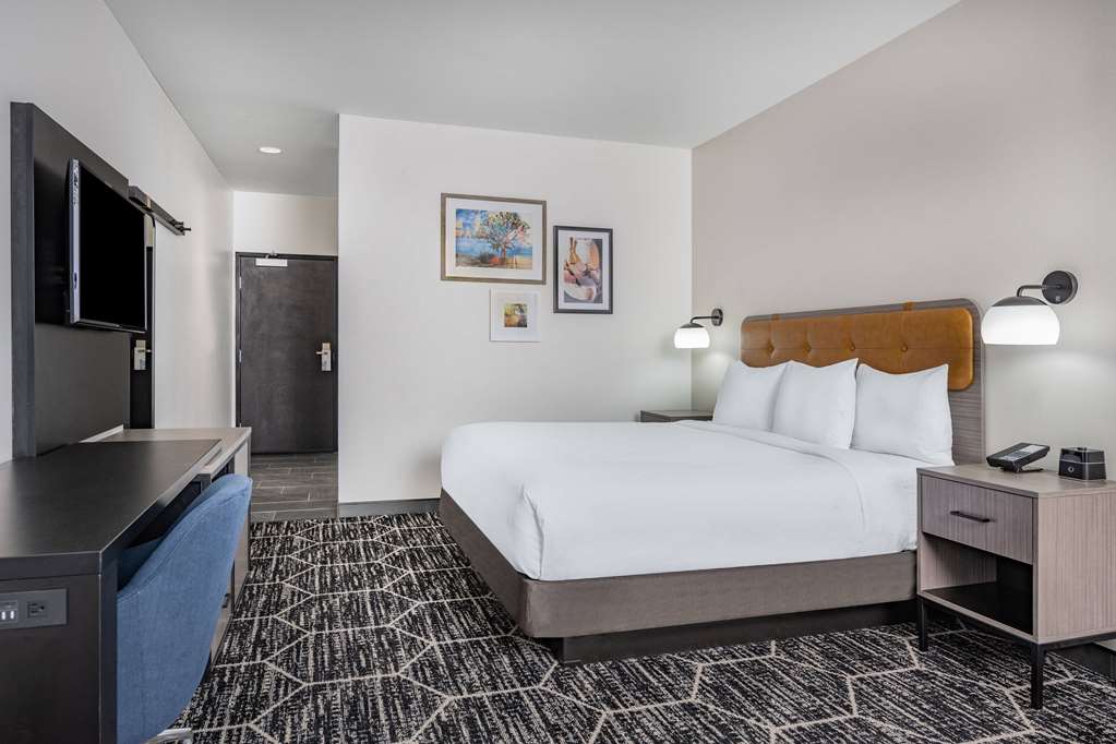 La Quinta Inn & Suites by Wyndham Yucaipa - photo 23