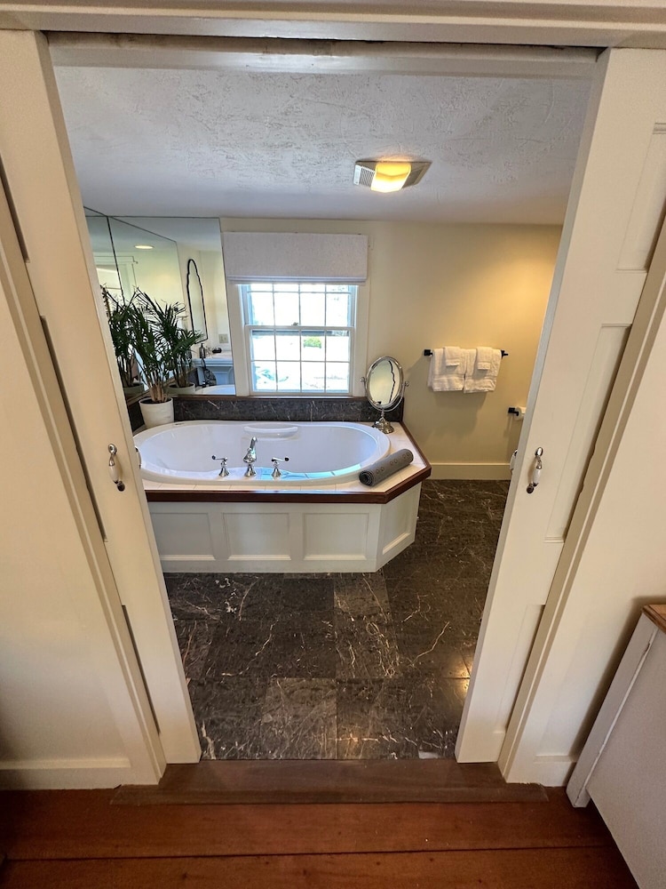 Inn at Perkins Cove - photo 94