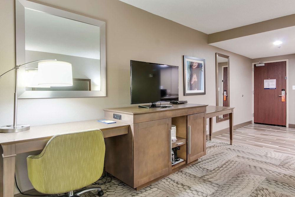 Hampton Inn Dickson - photo 19