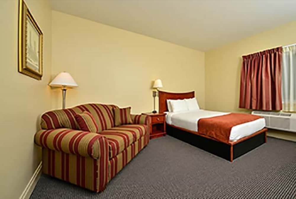 Blue Spruce Inn - photo 6