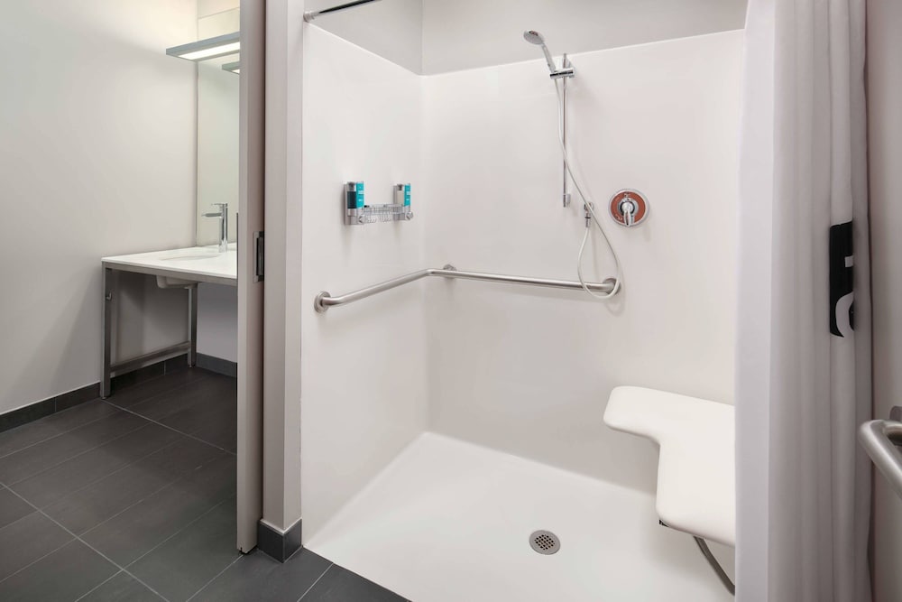 Aloft Miami Airport - photo 11