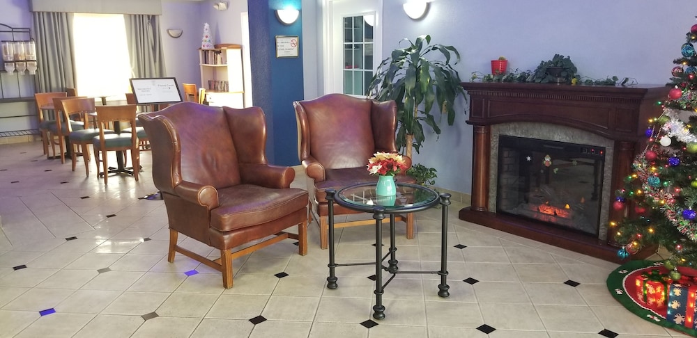 HomeBridge Inn and Suites - photo 3