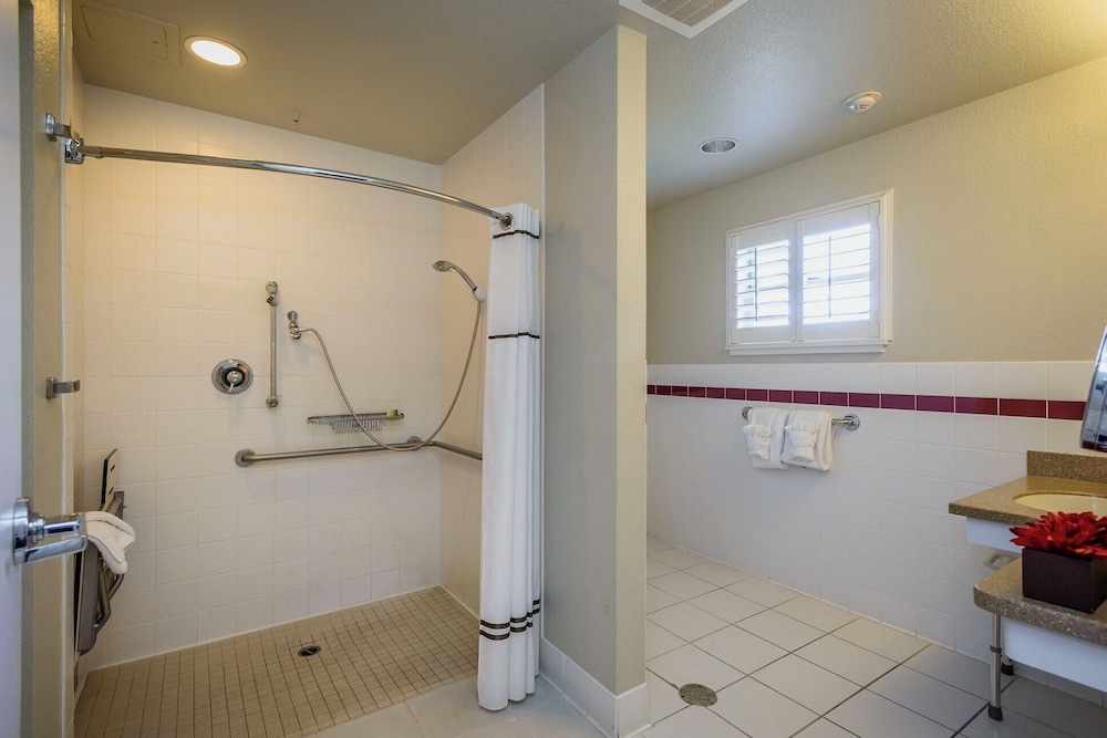 Lions Gate Hotel - photo 44