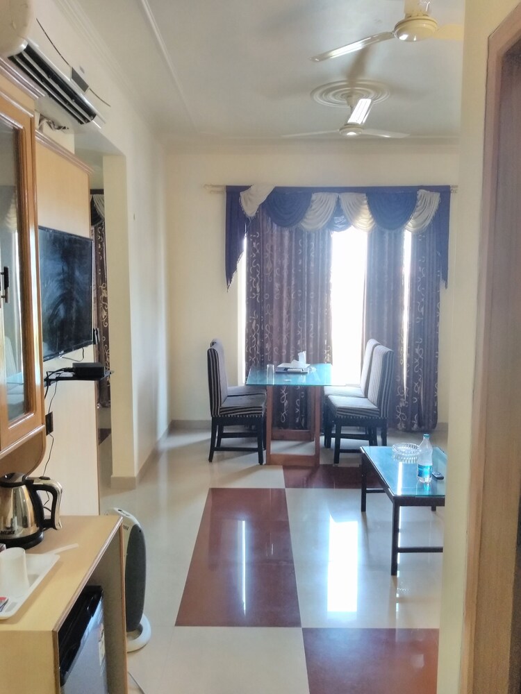 Tahiti Resorts - carbon neutral hotel in Begusarai