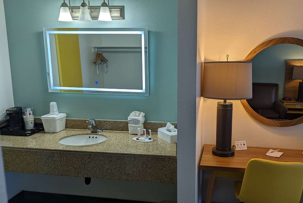 Days Inn by Wyndham Lake Havasu - photo 16