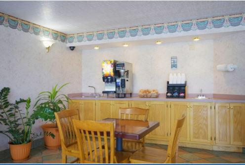 Americas Best Value Inn Tillmans Corner Mobile - photo 24