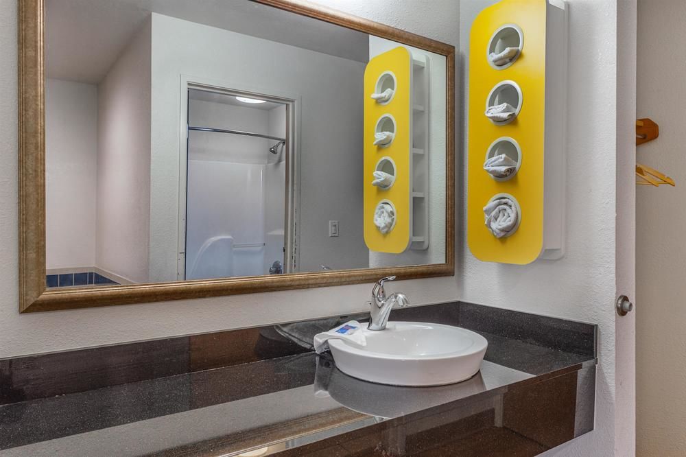 Motel 6 - photo 39