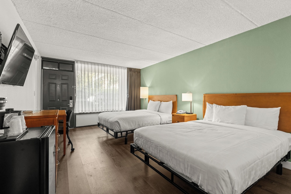 Vagabond Inn Executive Old Town - photo 25