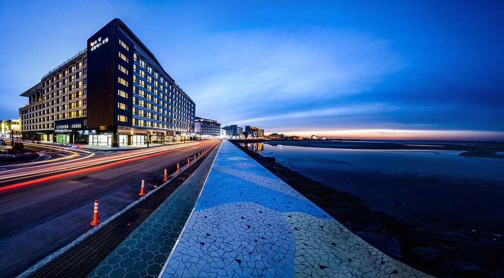 Utop Ubless Hotel Jeju Hamdeok in Jeju City, South Korea