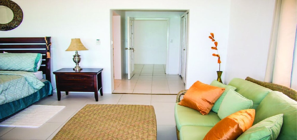 Rendezvous Bay Hotel — Blowing Point Village — photo 4
