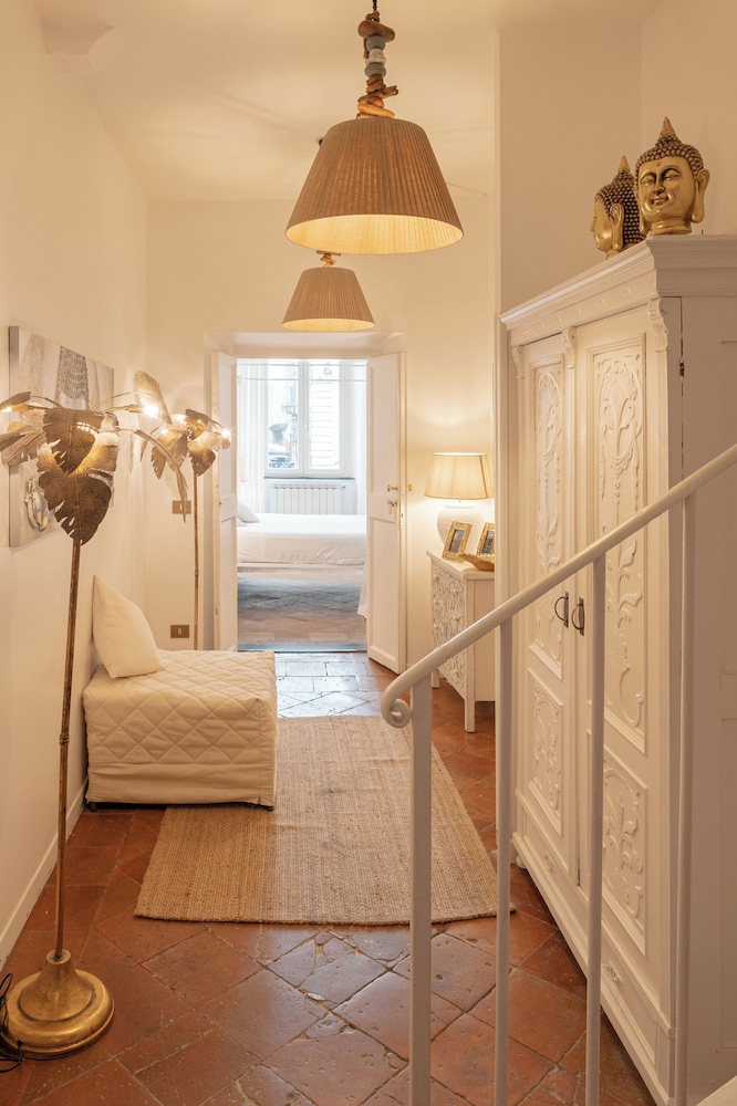 Campo Viola 10 people — 4-Star Luxury Hotel in Rome, Italy