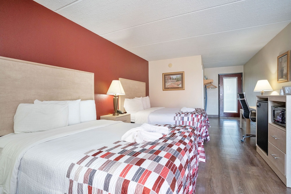 Red Roof Inn & Suites Pigeon Forge Parkway - photo 11
