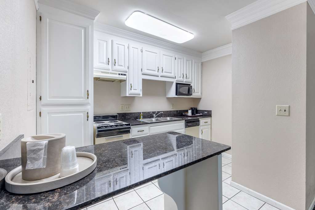 Best Western Spring Hill Inn & Suites - photo 20