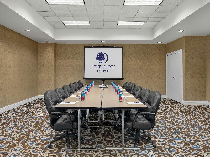 DoubleTree by Hilton Chicago O'Hare Airport Rosemont - photo 21