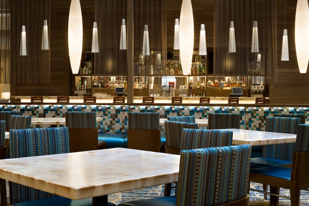 Embassy Suites by Hilton San Antonio Airport - photo 40