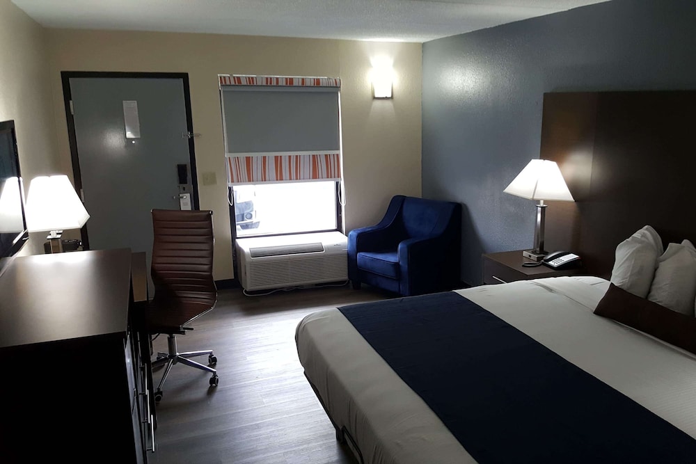 Baymont by Wyndham Ridgeland I 95 - photo 20