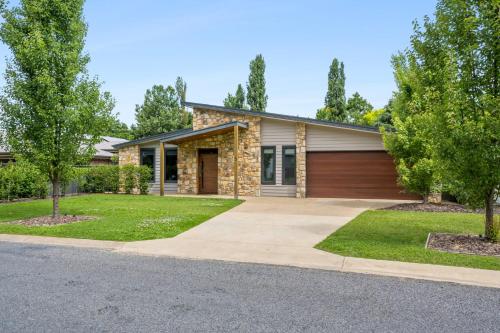 52 Mountain Mist in Bright, Australia