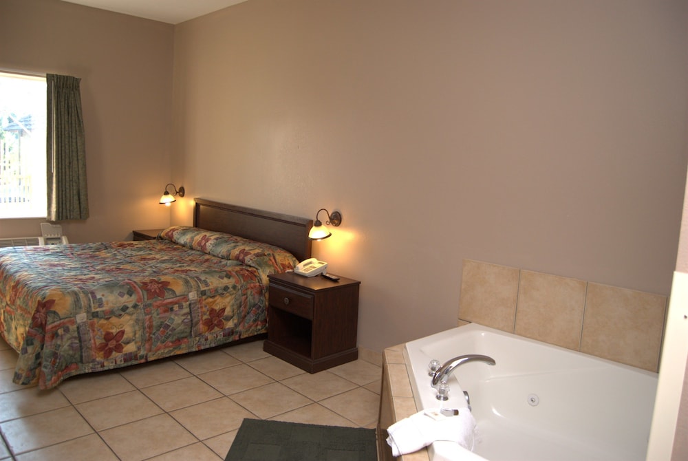 Commodore Resort - photo 25