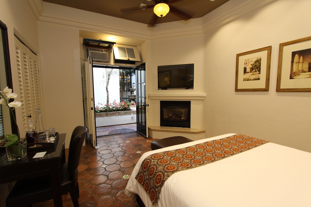 Cypress Inn - photo 26