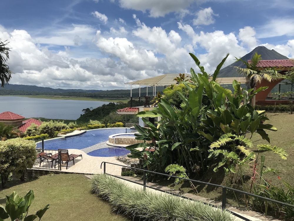 Hotel Linda Vista - carbon neutral hotel in La Fortuna
