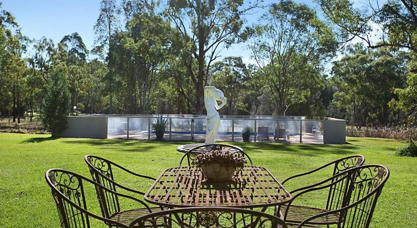 Chez Vous Villas Pokolbin — 4-Star Luxury Hotel in Pokolbin, Australia