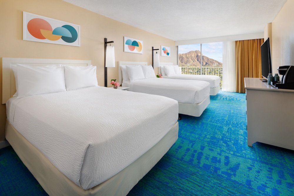 The Twin Fin Hotel - photo 26