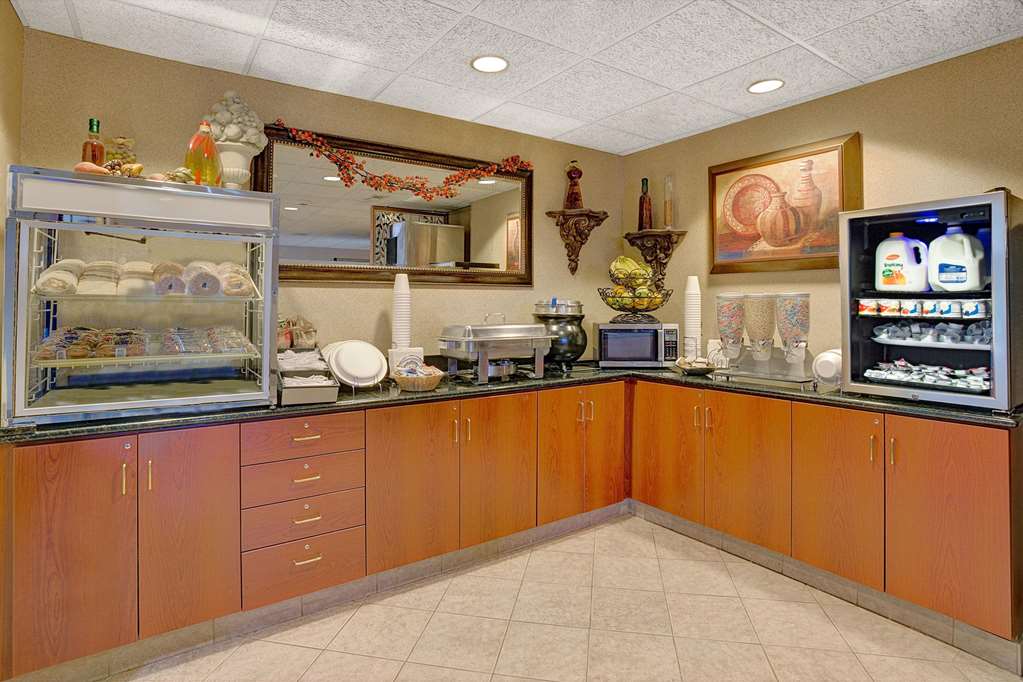 Microtel Inn & Suites by Wyndham Indianapolis Airport - photo 14