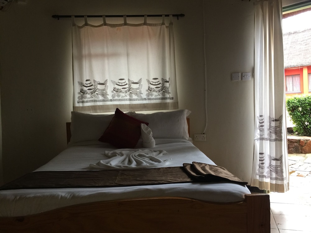 Kgogomodumo Lodge — Kanye — photo 5