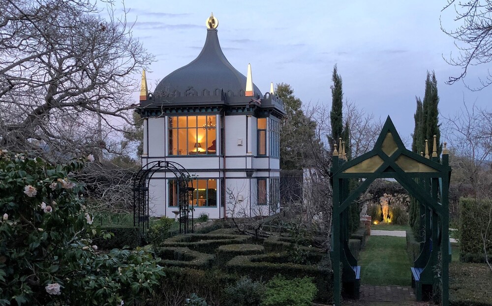 Montacute Pavilion and Gardens — carbon neutral stay, Daylesford