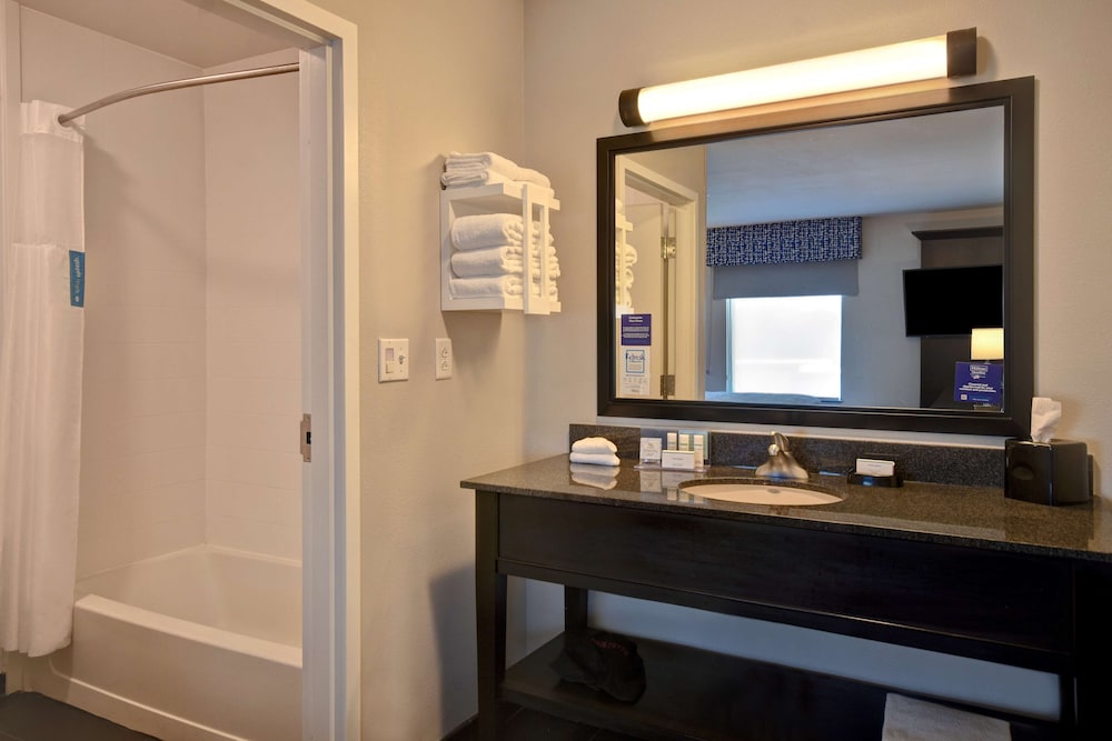 Hampton Inn & Suites Columbia South Fort Meade Area - photo 41
