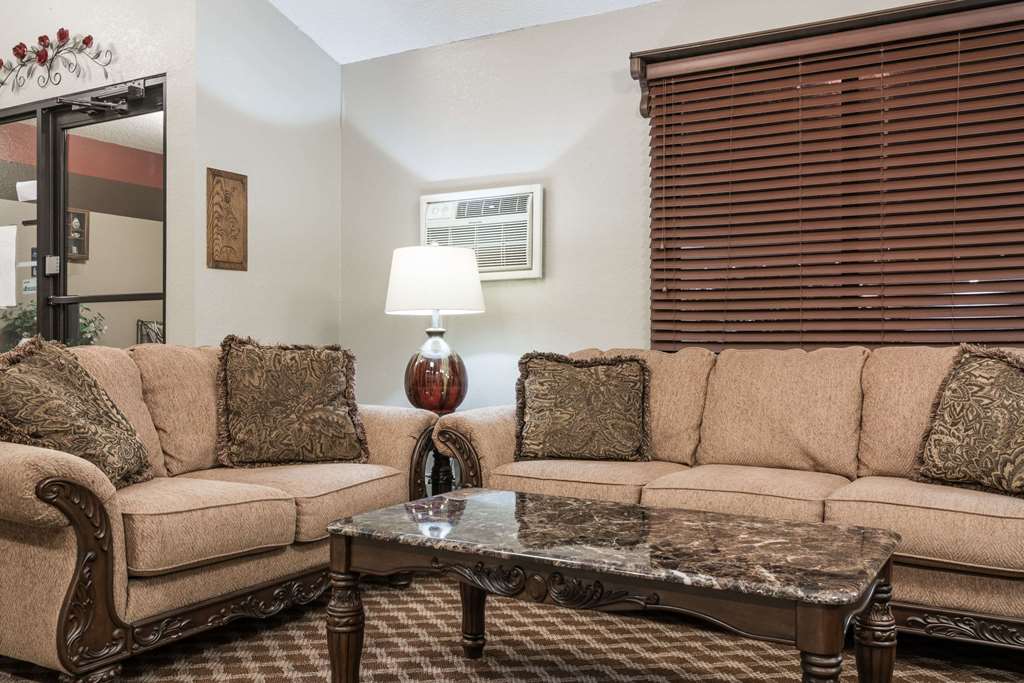 Knights Inn Litchfield - photo 4