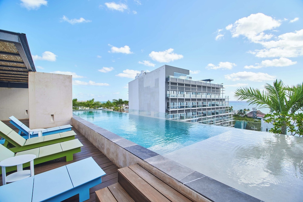 Oceanview Roof Pool I Fast WiFi I SmartTV Nr Beach — 4-Star Luxury Hotel in Playa Del Carmen, Mexico