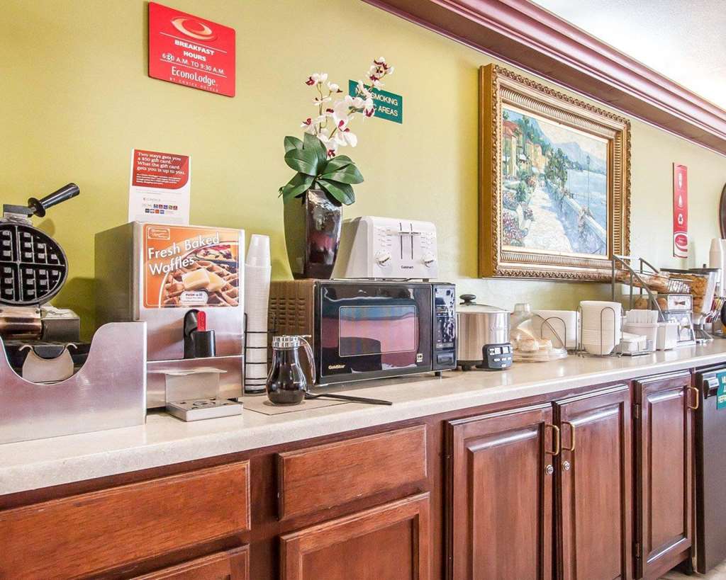 Econo Lodge Dexter - photo 20