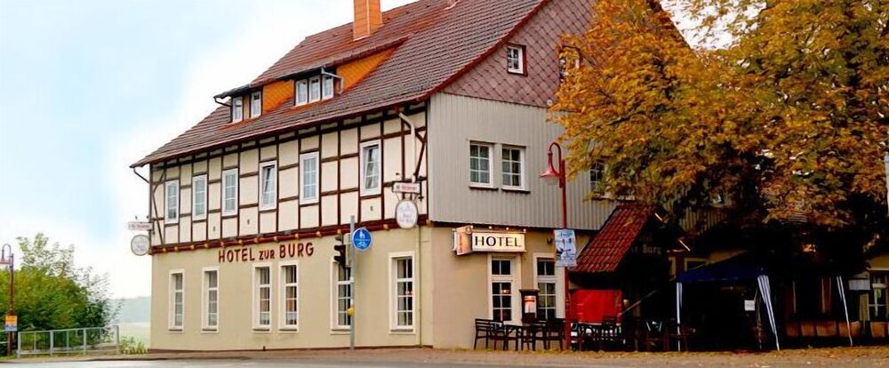 Hotel zur Burg in Polle, Germany
