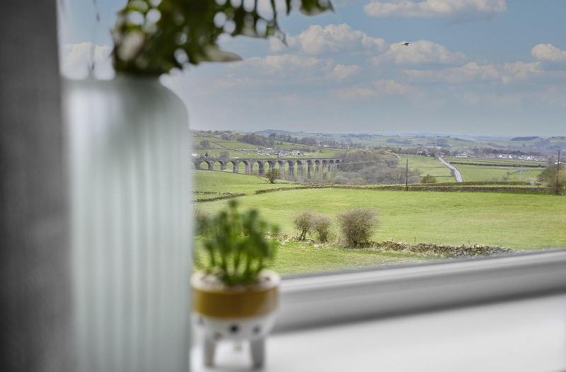 Haworth Home Hot tub Cinema Games Room Sleeps 12 — 4-Star Luxury Hotel in Haworth, United Kingdom