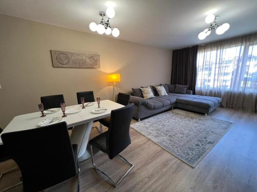 Johannesburg 2BDR Spacious Family apt w Parking and Playground — 4-Star Luxury Hotel in Sofia, Bulgaria