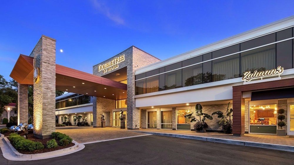 The Kingsley Bloomfield Hills a DoubleTree by Hilton — 4-Star Luxury Hotel in Bloomfield Hills, United States
